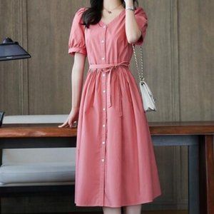 The airy V-necked age-reducing strap showed off the lean skirt